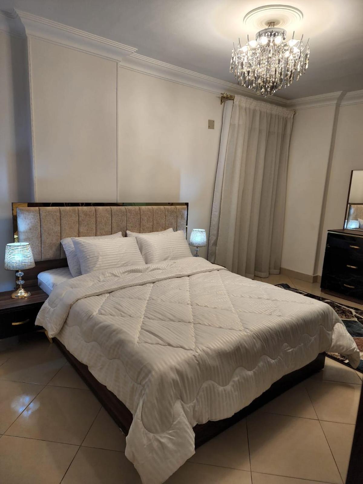 Luxury Near Airport Apartment *
