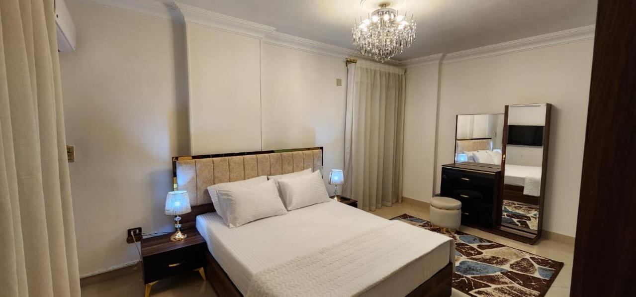 Luxury Near Airport Apartment *